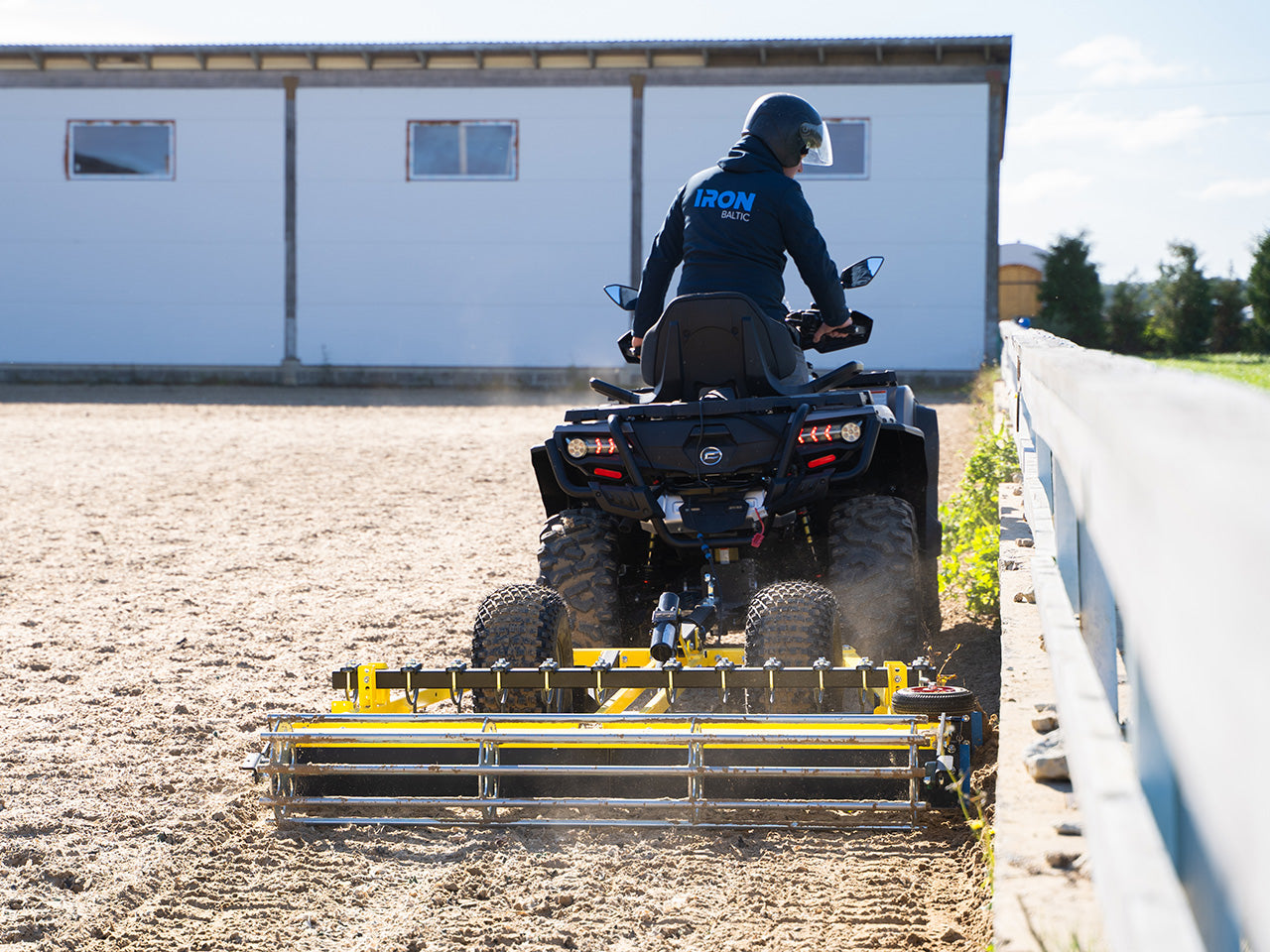 Riding Arena Drag / Groomer: (US stock version)